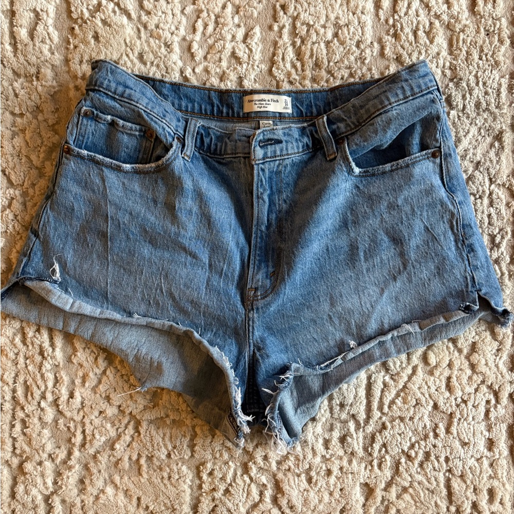 Abercrombie & Fitch Curve Love High Rise 4 Inch Mom Short